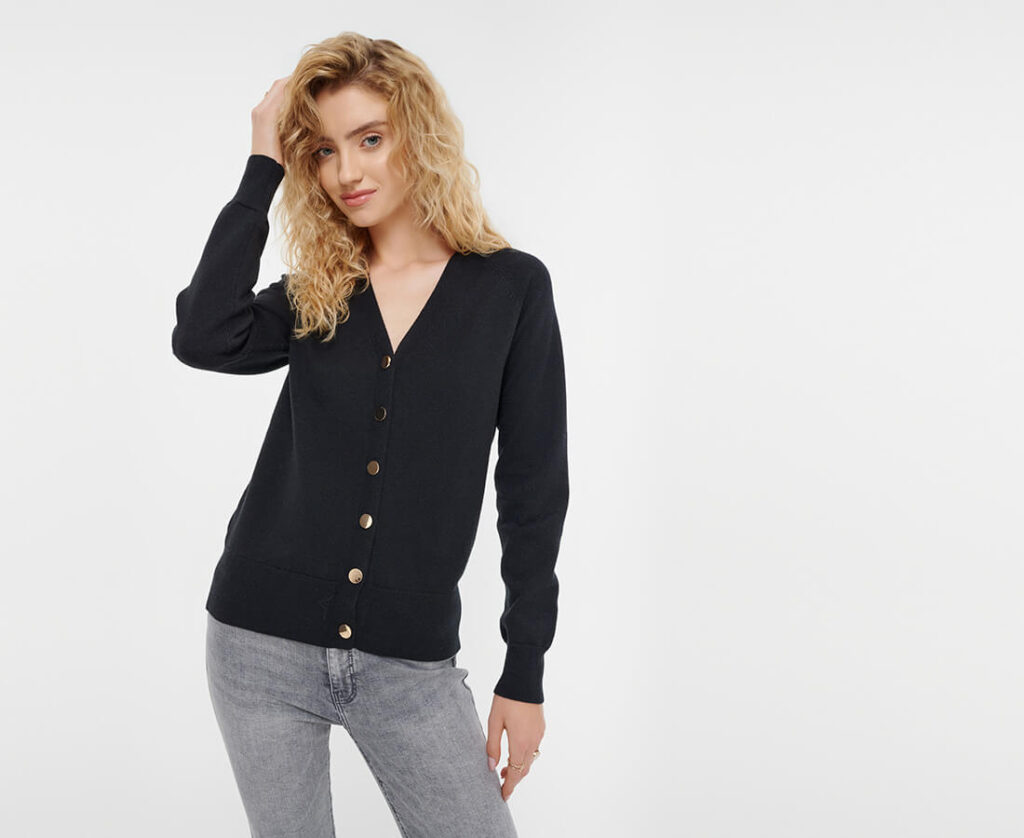 Jak stylizować kardigan? Najmodniejsze outfity na różne okazje