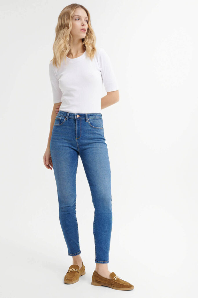 DENIM NA KAŻDĄ OKAZJĘ - JAK STYLIZOWAĆ JEANSY, ABY WYGLĄDAĆ ELEGANCKO_9