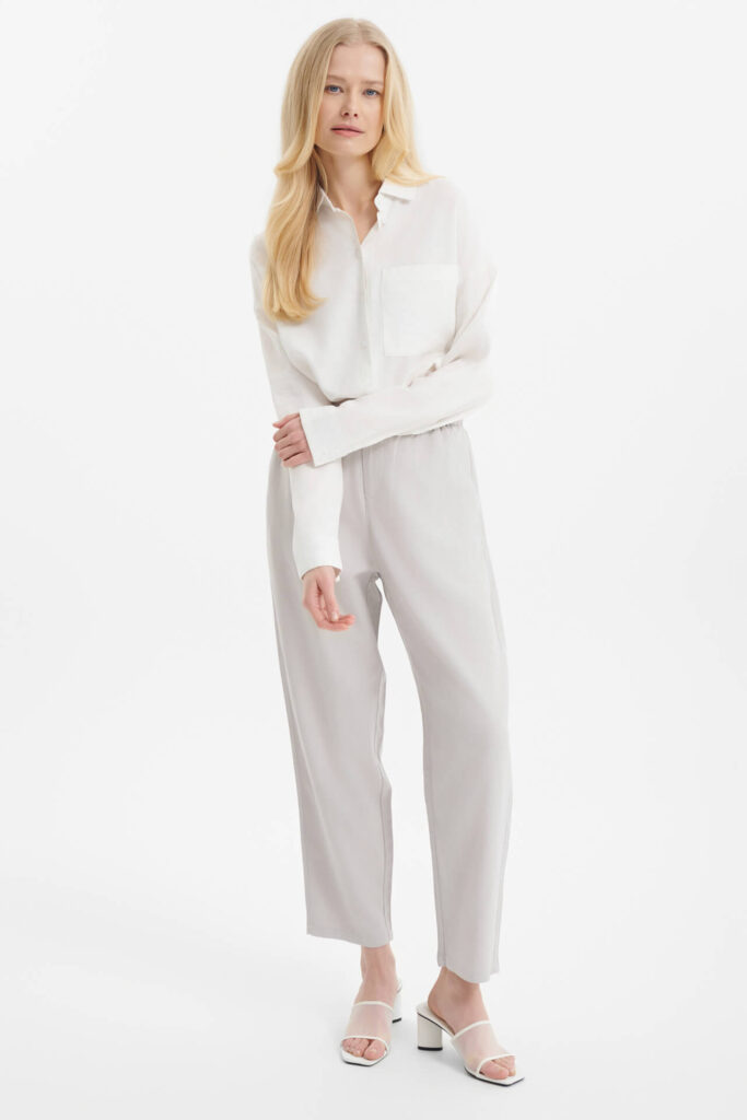 Minimalistyczna moda na lato. Zalety szafy kapsułowej 3