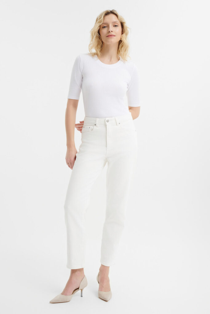 Minimalistyczna moda na lato. Zalety szafy kapsułowej 6