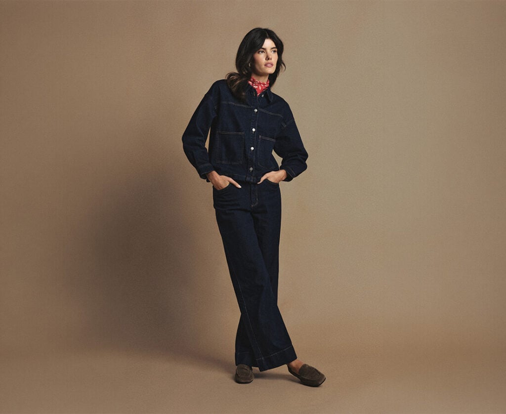 Denim na każdą okazję. Jak stylizować jeansy, aby wyglądać elegancko